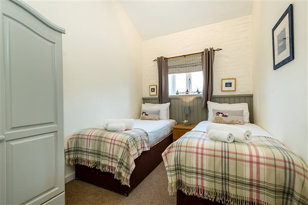 Owl Cottage twin bedroom